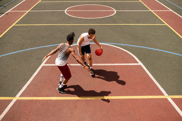 OUTDOOR ACTIVEWEAR